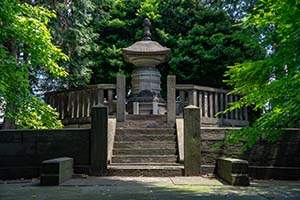 徳川吉宗霊廟宝塔